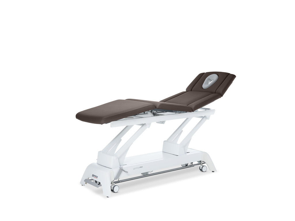 Luxus-Osteopathenliege Gymna Pro Q8 in Grau, 4-teilige Therapieliege elektrisch mit Heizung und abklappbaren Seitenpolstern für Physiotherapie.